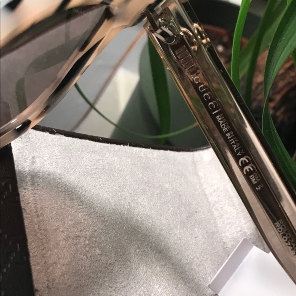 Authentic GUCCI 57m cat eye Acetate sunglasses - Picture 4 of 6